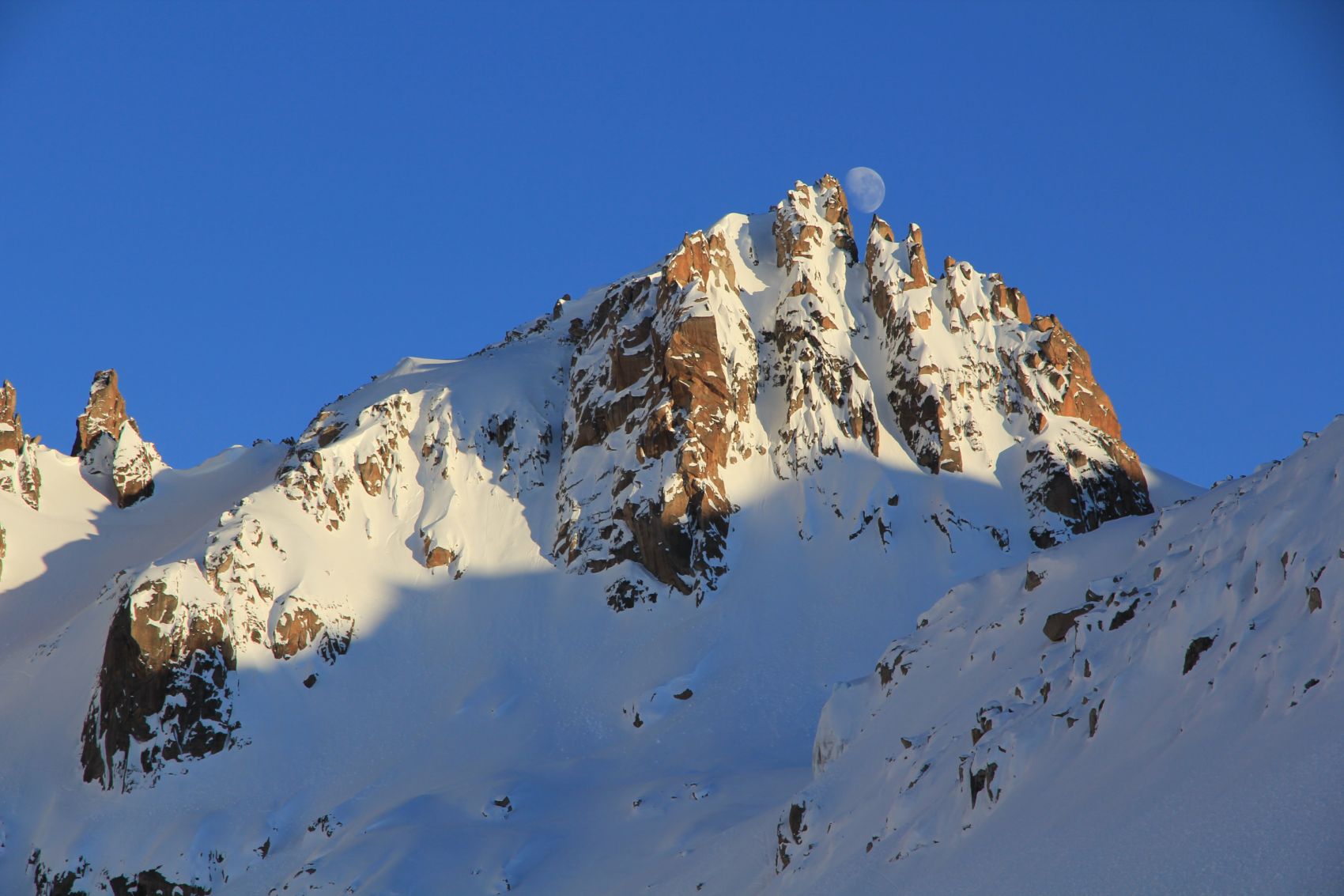 Esquí de montaña y de travesiá en Bariloche, Argentina, Patagonia