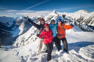 Heliesquí en Canadá con Selkirk Tangiers Heli Skiing